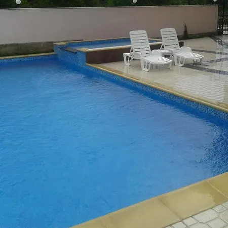 Elegance Ξενοδοχείο 3*